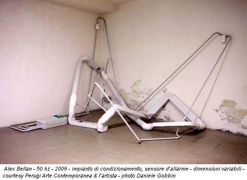Alex Bellan - 50 hz - 2009 - impianto di condizionamento, sensore d’allarme - dimensioni variabili - courtesy Perugi Arte Contemporanea & l’artista - photo Daniele Gobbin
