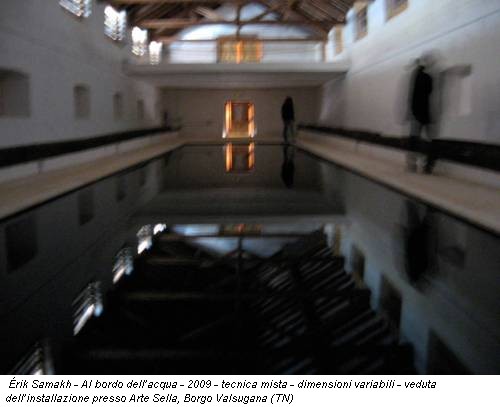 Érik Samakh - Al bordo dell’acqua - 2009 - tecnica mista - dimensioni variabili - veduta dell’installazione presso Arte Sella, Borgo Valsugana (TN)