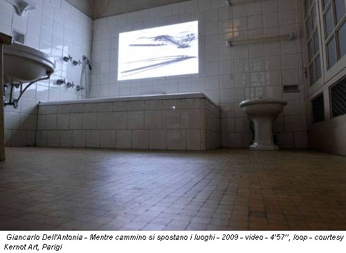 Giancarlo Dell'Antonia - Mentre cammino si spostano i luoghi - 2009 - video - 4’57’’, loop - courtesy Kernot Art, Parigi