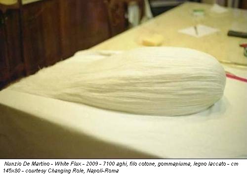 Nunzio De Martino - White Flux - 2009 - 7100 aghi, filo cotone, gommapiuma, legno laccato - cm 145x80 - courtesy Changing Role, Napoli-Roma