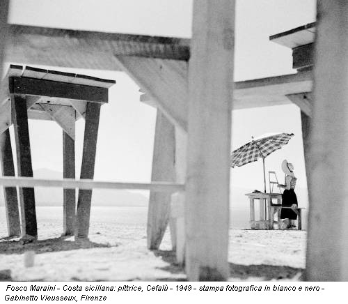 Fosco Maraini - Costa siciliana: pittrice, Cefalù - 1949 - stampa fotografica in bianco e nero - Gabinetto Vieusseux, Firenze