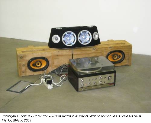 Pieterjan Ginckels - Sonic You - veduta parziale dell'installazione presso la Galleria Manuela Klerkx, Milano 2009