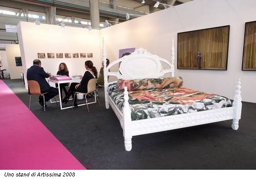 Uno stand di Artissima 2008