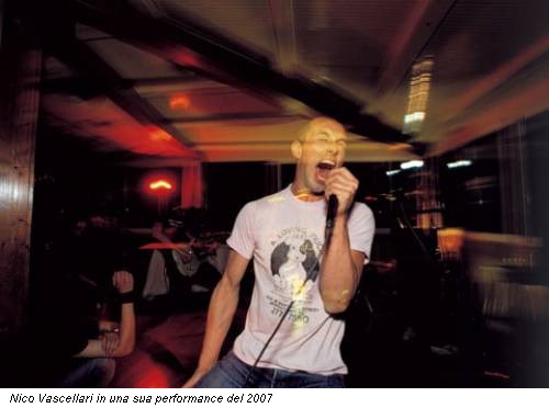 Nico Vascellari in una sua performance del 2007