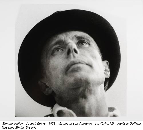 Mimmo Jodice - Joseph Beuys - 1979 - stampa ai sali d’argento - cm 40,5x47,5 - courtesy Galleria Massimo Minini, Brescia