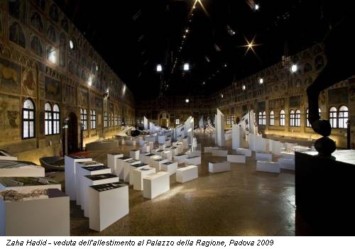 Zaha Hadid - veduta dell'allestimento al Palazzo della Ragione, Padova 2009