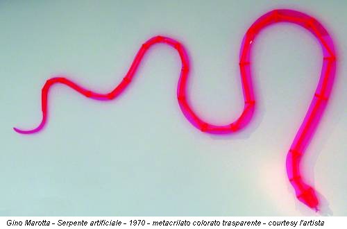 Gino Marotta - Serpente artificiale - 1970 - metacrilato colorato trasparente - courtesy l'artista