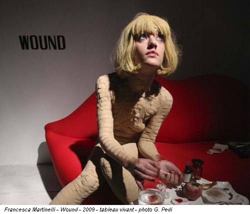 Francesca Martinelli - Wound - 2009 - tableau vivant - photo G. Pedi