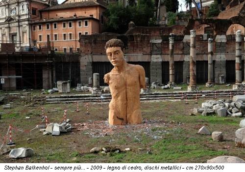 Stephan Balkenhol - sempre più... - 2009 - legno di cedro, dischi metallici - cm 270x90x500