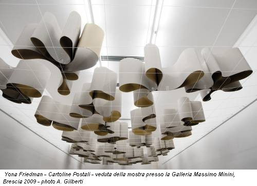 Yona Friedman - Cartoline Postali - veduta della mostra presso la Galleria Massimo Minini, Brescia 2009 - photo A. Gilberti