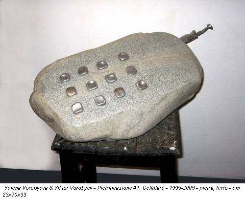 Yelena Vorobyeva & Viktor Vorobyev - Pietrificazione #1. Cellulare - 1995-2009 - pietra, ferro - cm 23x70x33