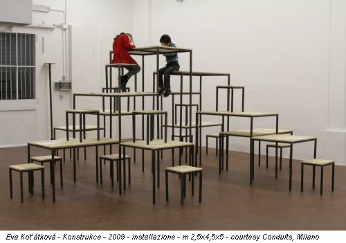 Eva Kot’átková - Konstrukce - 2009 - installazione - m 2,5x4,5x5 - courtesy Conduits, Milano