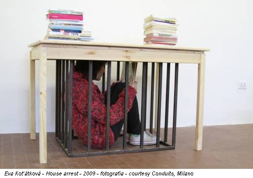 Eva Kot’átková - House arrest - 2009 - fotografia - courtesy Conduits, Milano