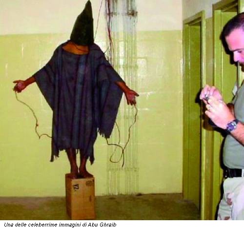 Una delle celeberrime immagini di Abu Ghraib