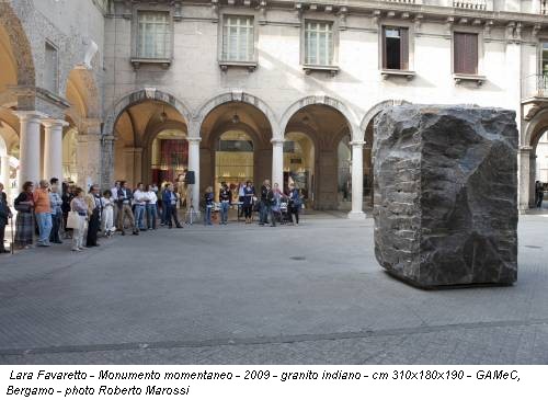Lara Favaretto - Monumento momentaneo - 2009 - granito indiano - cm 310x180x190 - GAMeC, Bergamo - photo Roberto Marossi