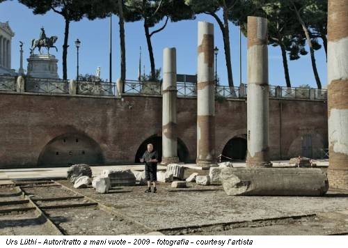 Urs Lüthi - Autoritratto a mani vuote - 2009 - fotografia - courtesy l’artista