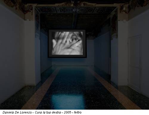 Daniela De Lorenzo - Cura la tua destra - 2005 - feltro