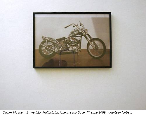 Olivier Mosset - Z - veduta dell'installazione presso Base, Firenze 2009 - courtesy l'artista