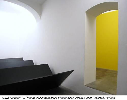 Olivier Mosset - Z - veduta dell'installazione presso Base, Firenze 2009 - courtesy l'artista