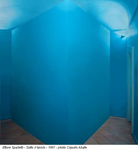 Ettore Spalletti - Sotto il tavolo - 1997 - photo Claudio Abate