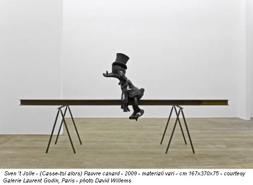 Sven ’t Jolle - (Casse-toi alors) Pauvre canard - 2009 - materiali vari - cm 167x370x75 - courtesy Galerie Laurent Godin, Paris - photo David Willems