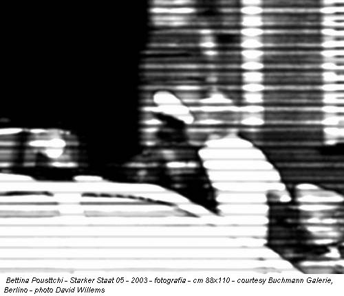 Bettina Pousttchi - Starker Staat 05 - 2003 - fotografia - cm 88x110 - courtesy Buchmann Galerie, Berlino - photo David Willems
