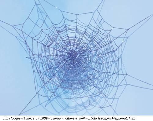 Jim Hodges - Choice 3 - 2009 - catena in ottone e spilli - photo Georges Meguerditchian