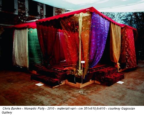 Chris Burden - Nomadic Folly - 2010 - materiali vari - cm 351x610,6x610 - courtesy Gagosian Gallery