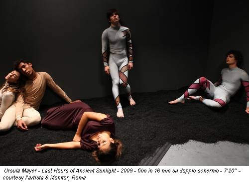 Ursula Mayer - Last Hours of Ancient Sunlight - 2009 - film in 16 mm su doppio schermo - 7’20’’ - courtesy l’artista & Monitor, Roma