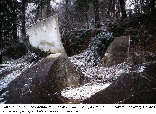 Raphaël Zarka - Les Formes du repos n°9 - 2006 - stampa Lambda - cm 70x100 - courtesy Galleria Michel Rein, Parigi & Galleria Motive, Amsterdam