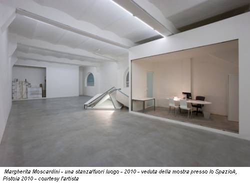Margherita Moscardini - una stanza/fuori luogo - 2010 - veduta della mostra presso lo SpazioA, Pistoia 2010 - courtesy l'artista