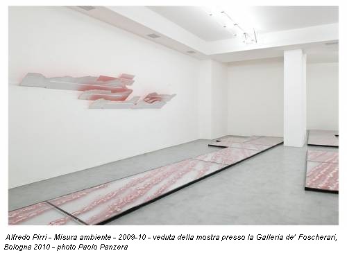 Alfredo Pirri - Misura ambiente - 2009-10 - veduta della mostra presso la Galleria de’ Foscherari, Bologna 2010 - photo Paolo Panzera