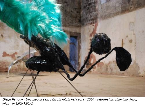 Diego Perrone - Una mucca senza faccia rotola nel cuore - 2010 - vetroresina, alluminio, ferro, nylon - m 2,60x1,80x2