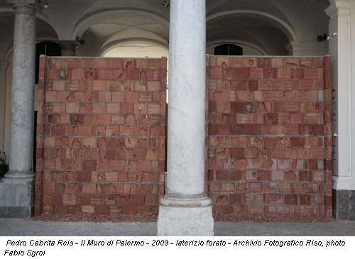 Pedro Cabrita Reis - Il Muro di Palermo - 2009 - laterizio forato - Archivio Fotografico Riso, photo Fabio Sgroi