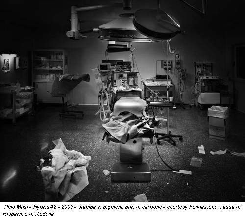 Pino Musi - Hybris #2 - 2009 - stampa ai pigmenti puri di carbone - courtesy Fondazione Cassa di Risparmio di Modena