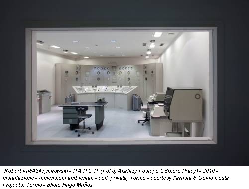 Robert Kuśmirowski - P.A.P.O.P. (Pokój Analitzy Postepu Odbioru Pracy) - 2010 - installazione - dimensioni ambientali - coll. privata, Torino - courtesy l’artista & Guido Costa Projects, Torino - photo Hugo Muñoz