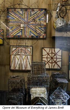 Opere del Museum of Everything di James Brett