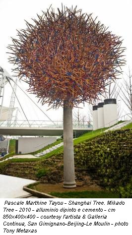 Pascale Marthine Tayou - Shanghai Tree. Mikado Tree - 2010 - alluminio dipinto e cemento - cm 850x400x400 - courtesy l'artista & Galleria Continua, San Gimignano-Beijing-Le Moulin - photo Tony Metaxas