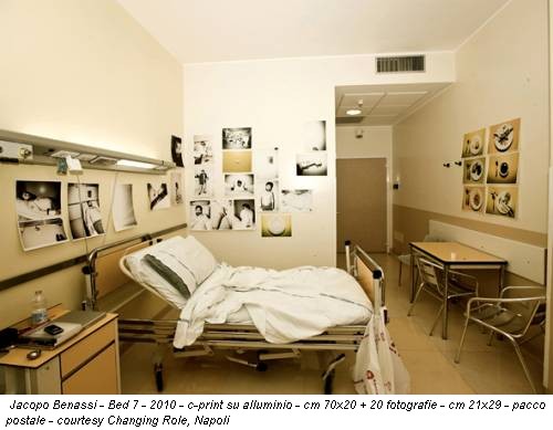 Jacopo Benassi - Bed 7 - 2010 - c-print su alluminio - cm 70x20 + 20 fotografie - cm 21x29 - pacco postale - courtesy Changing Role, Napoli