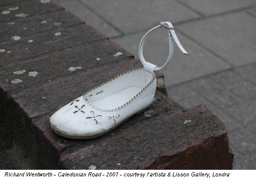 Richard Wentworth - Caledonian Road - 2007 - courtesy l’artista & Lisson Gallery, Londra