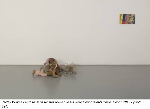 Cathy Wilkes - veduta della mostra presso la Galleria Raucci/Santamaria, Napoli 2010 - photo E. Velo