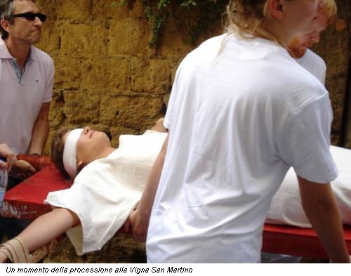 Un momento della processione alla Vigna San Martino