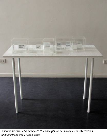 Vittorio Corsini - La casa - 2010 - plexiglas e ceramica - cm 93x15x35 + tavolino/base cm 119x83,5x60
