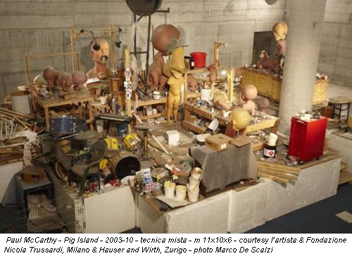 Paul McCarthy - Pig Island - 2003-10 - tecnica mista - m 11x10x6 - courtesy l’artista & Fondazione Nicola Trussardi, Milano & Hauser and Wirth, Zurigo - photo Marco De Scalzi