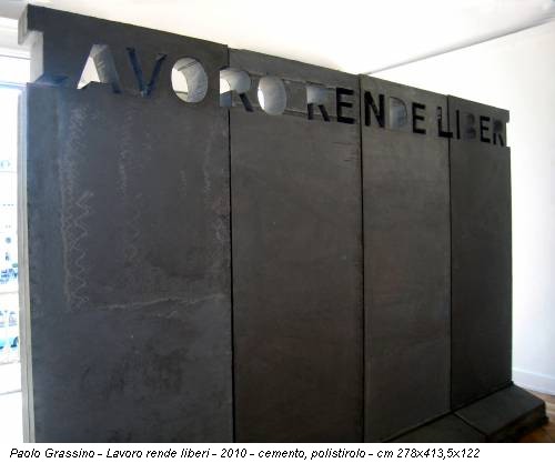 Paolo Grassino - Lavoro rende liberi - 2010 - cemento, polistirolo - cm 278x413,5x122