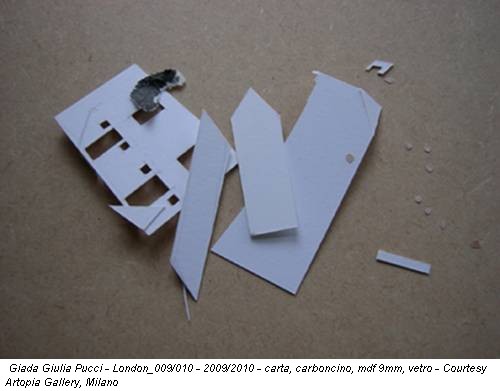 Giada Giulia Pucci - London_009/010 - 2009/2010 - carta, carboncino, mdf 9mm, vetro - Courtesy Artopia Gallery, Milano