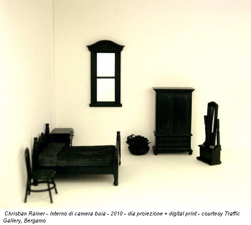Christian Rainer - Interno di camera buia - 2010 - dia proiezione + digital print - courtesy Traffic Gallery, Bergamo