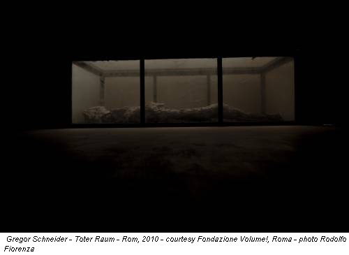 Gregor Schneider - Toter Raum - Rom, 2010 - courtesy Fondazione Volume!, Roma - photo Rodolfo Fiorenza