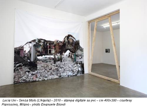 Lucia Uni - Senza titolo (L'Aquila) - 2010 - stampa digitale su pvc - cm 400x380 - courtesy Pianissimo, Milano - photo Emanuele Biondi