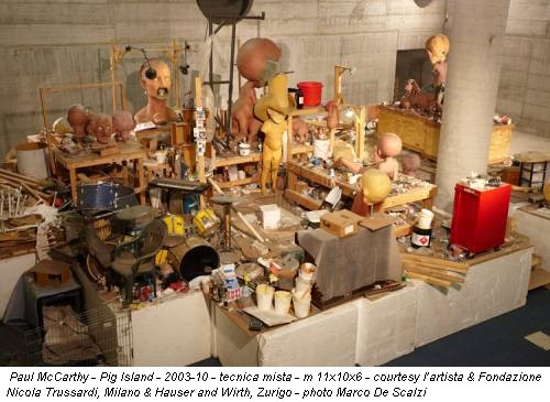 Paul McCarthy - Pig Island - 2003-10 - tecnica mista - m 11x10x6 - courtesy l’artista & Fondazione Nicola Trussardi, Milano & Hauser and Wirth, Zurigo - photo Marco De Scalzi
